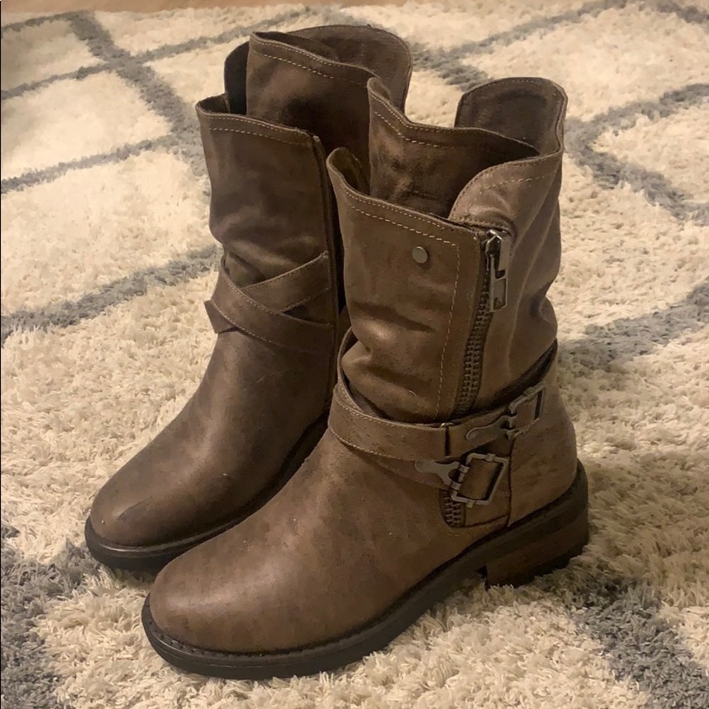 Cute gray moto boots size 6 never worn